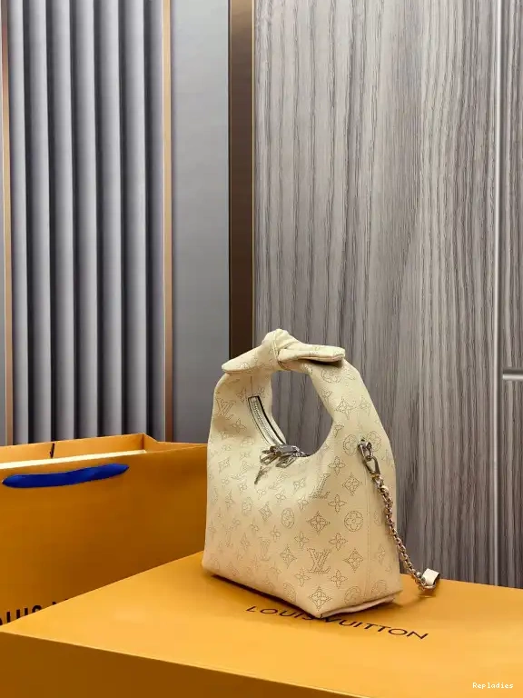 Cheap VUITTON LOUIS WHY KNOT PM 0627